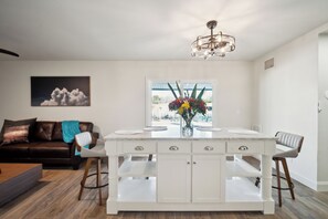 Interior - Holiday Sparkle | Luxe Canalfront Tampa Bay Stay (Tampa)