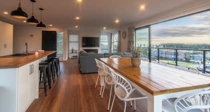 Stunning Views | Contemporary | Escape, Stunning Views | Contemporary | Ocean and Mountain Views