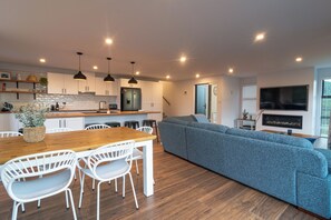 Interior - Stunning Views | Contemporary | Escape - KK24113 (Kaikoura)