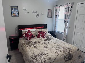 3 bedrooms, desk, iron/ironing board, travel crib
