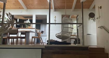 Soothing cabin with WiFi in Oakland