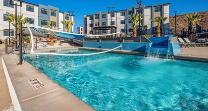 Terra West L201|Smart TV, PlayStation, Community Amenities w/Water Slide & Outdoor Grill
