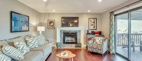 Een smart-tv en een open haard