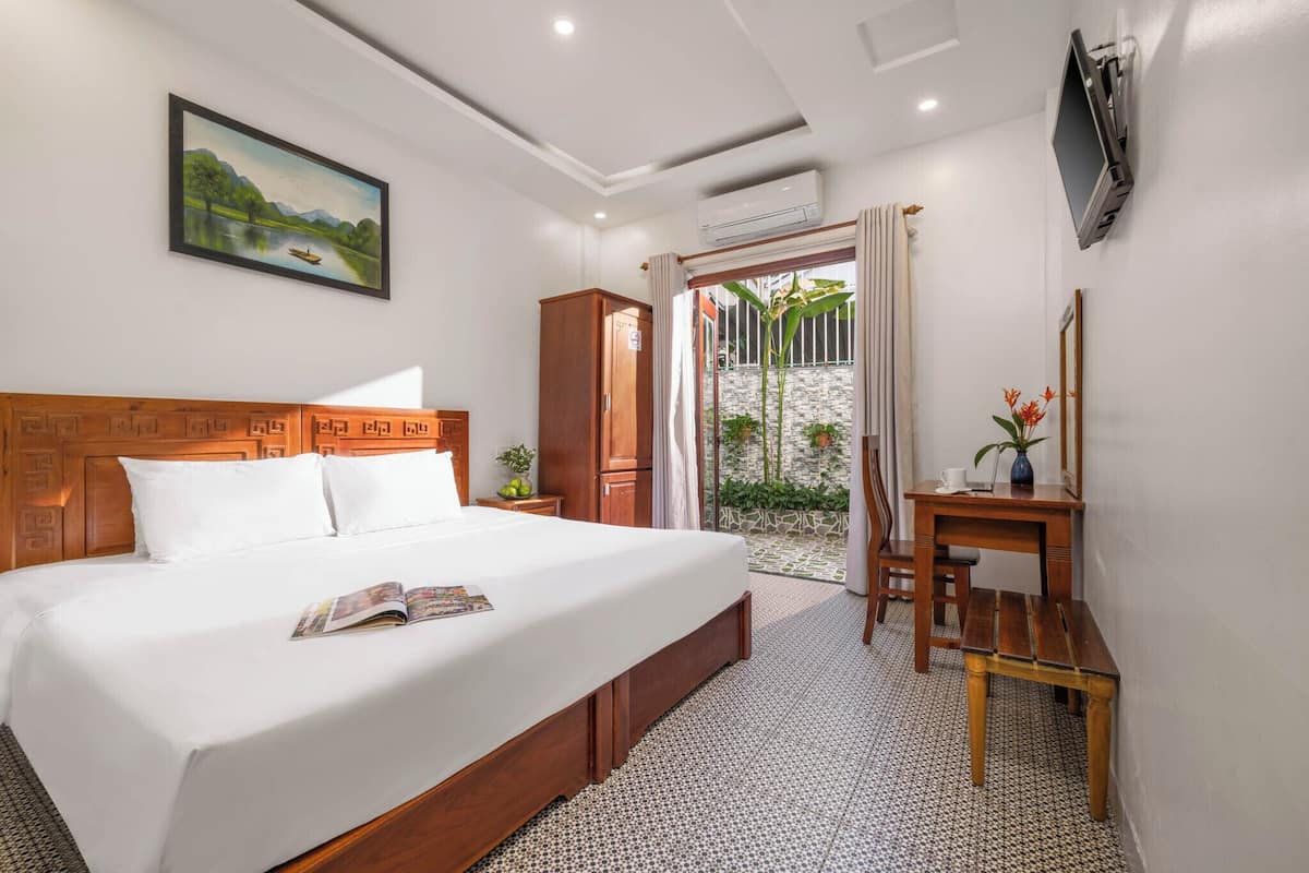 Deluxe Double or Twin Room, Courtyard View