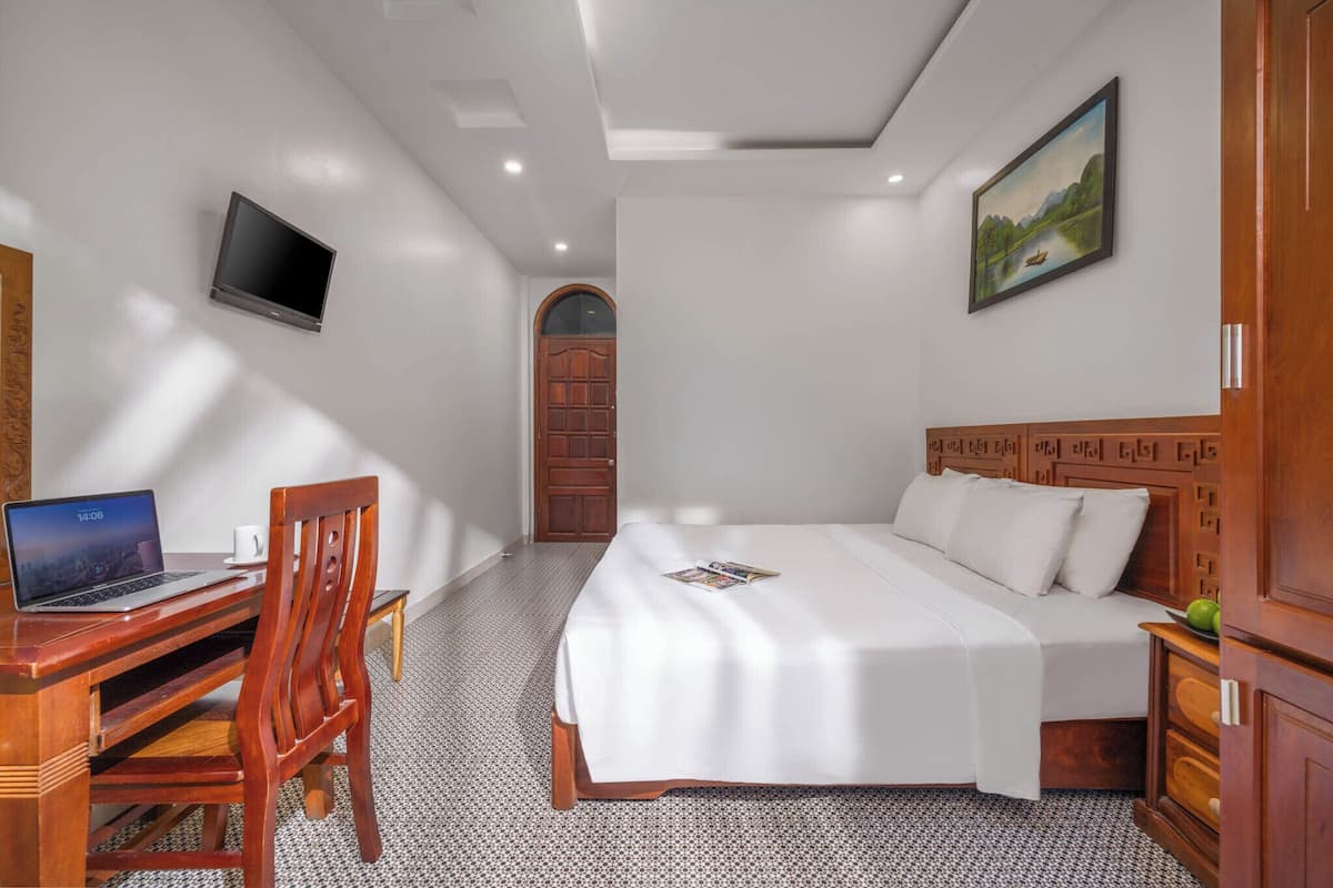 1 bedroom, blackout drapes, free WiFi, wheelchair access
