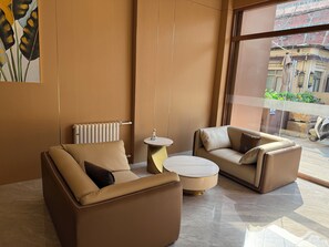 Lobby sitting area - Dexin Xinyue Hotel (Beijing)