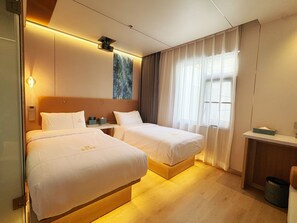Habitación superior con 2 camas individuales | Colchones viscoelásticos y minibar con artículos gratuitos