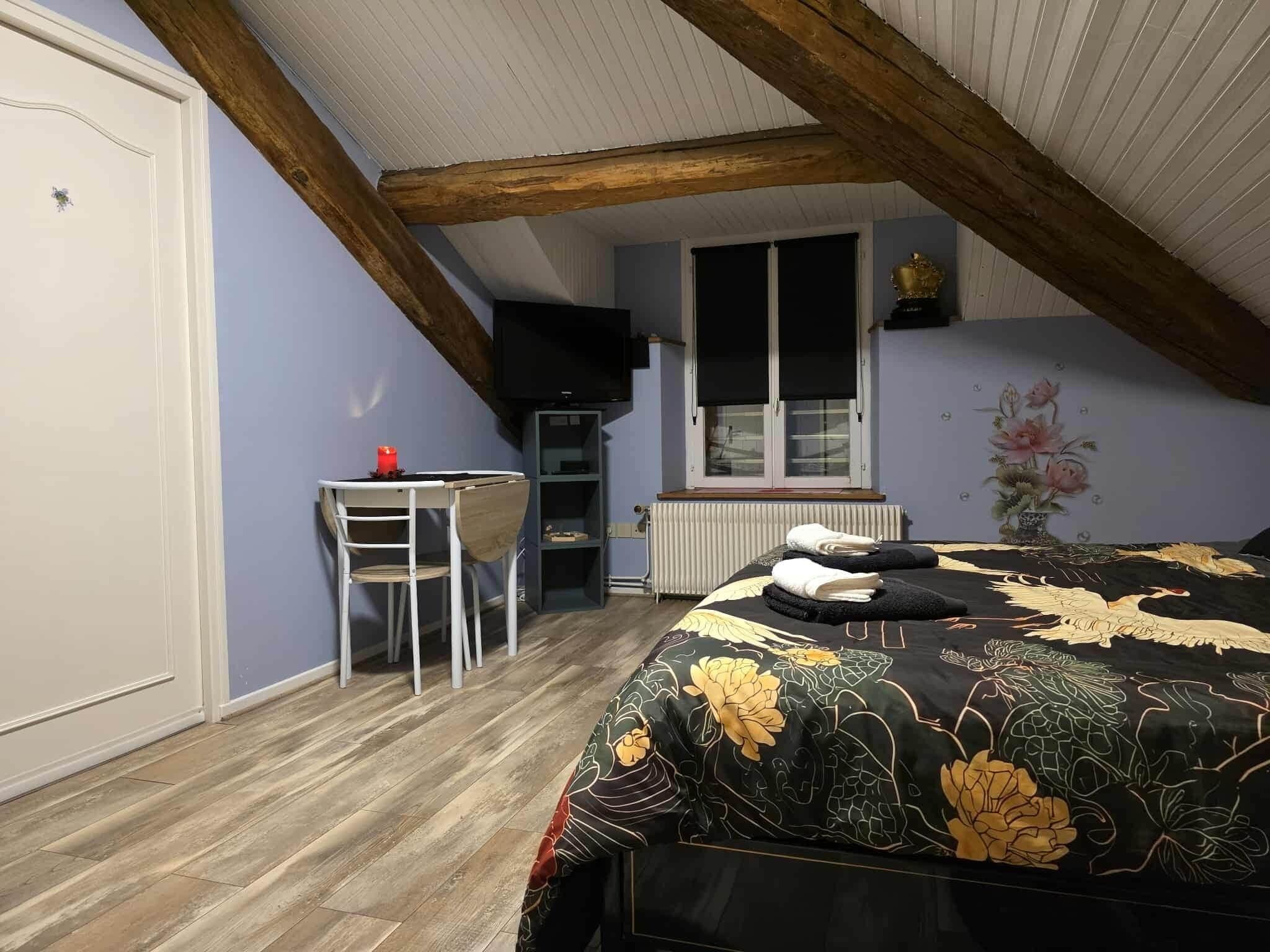 Internet, bed sheets