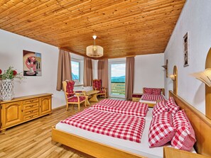 9 bedrooms, Internet