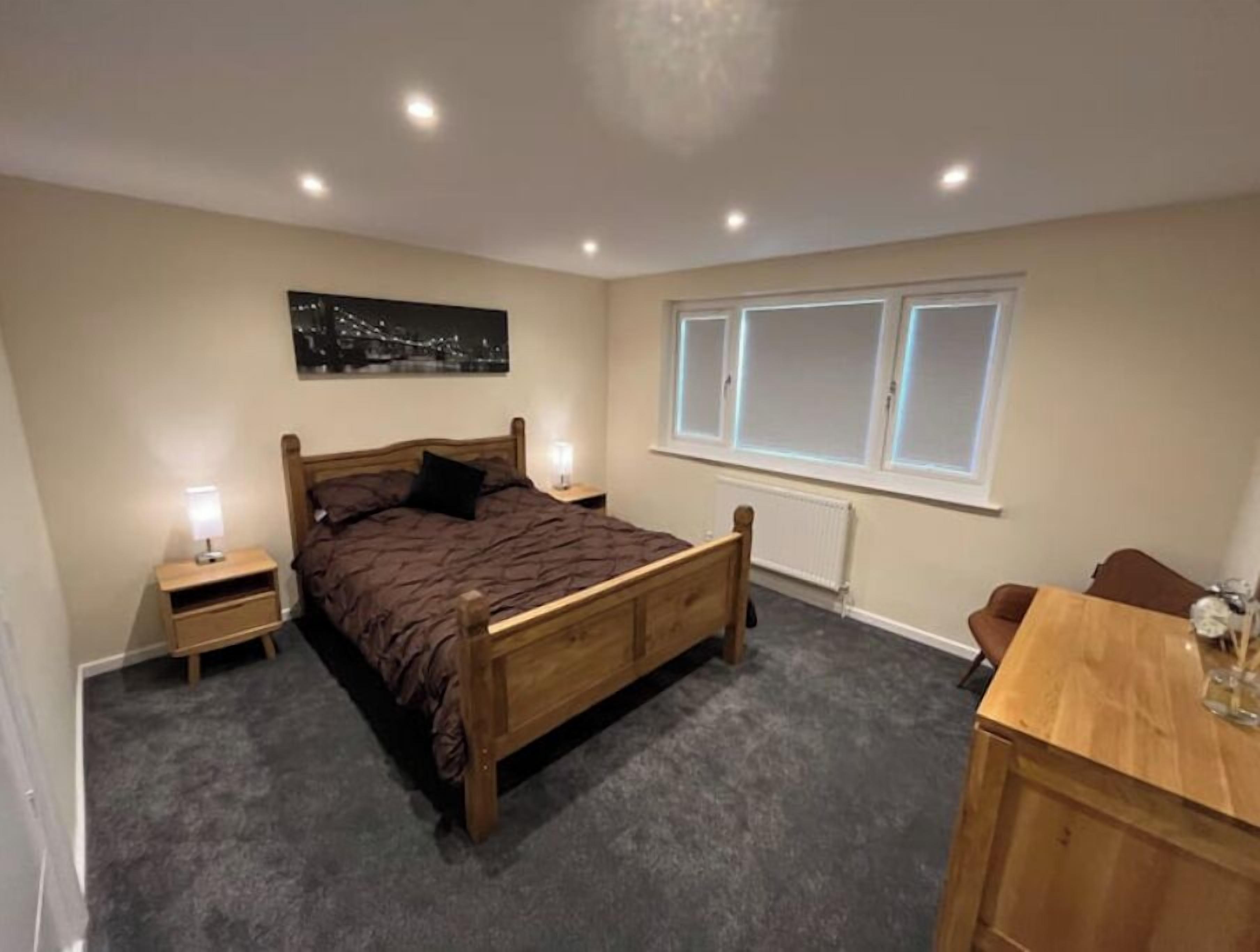 3 bedrooms, desk, iron/ironing board, travel cot