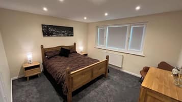 3 bedrooms, desk, iron/ironing board, travel cot