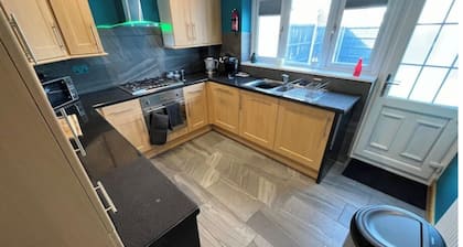 Wilford Charm: Spacious 3-bedroom retreat in Nottingham