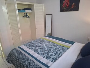 2 bedrooms, iron/ironing board, travel cot, free WiFi