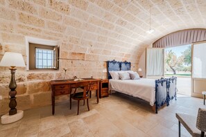 5 habitaciones, tabla de planchar con plancha y wifi gratis 