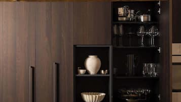 Geladeira, micro-ondas, fogão, cooktop