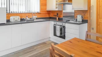 Fridge, oven, stovetop, toaster