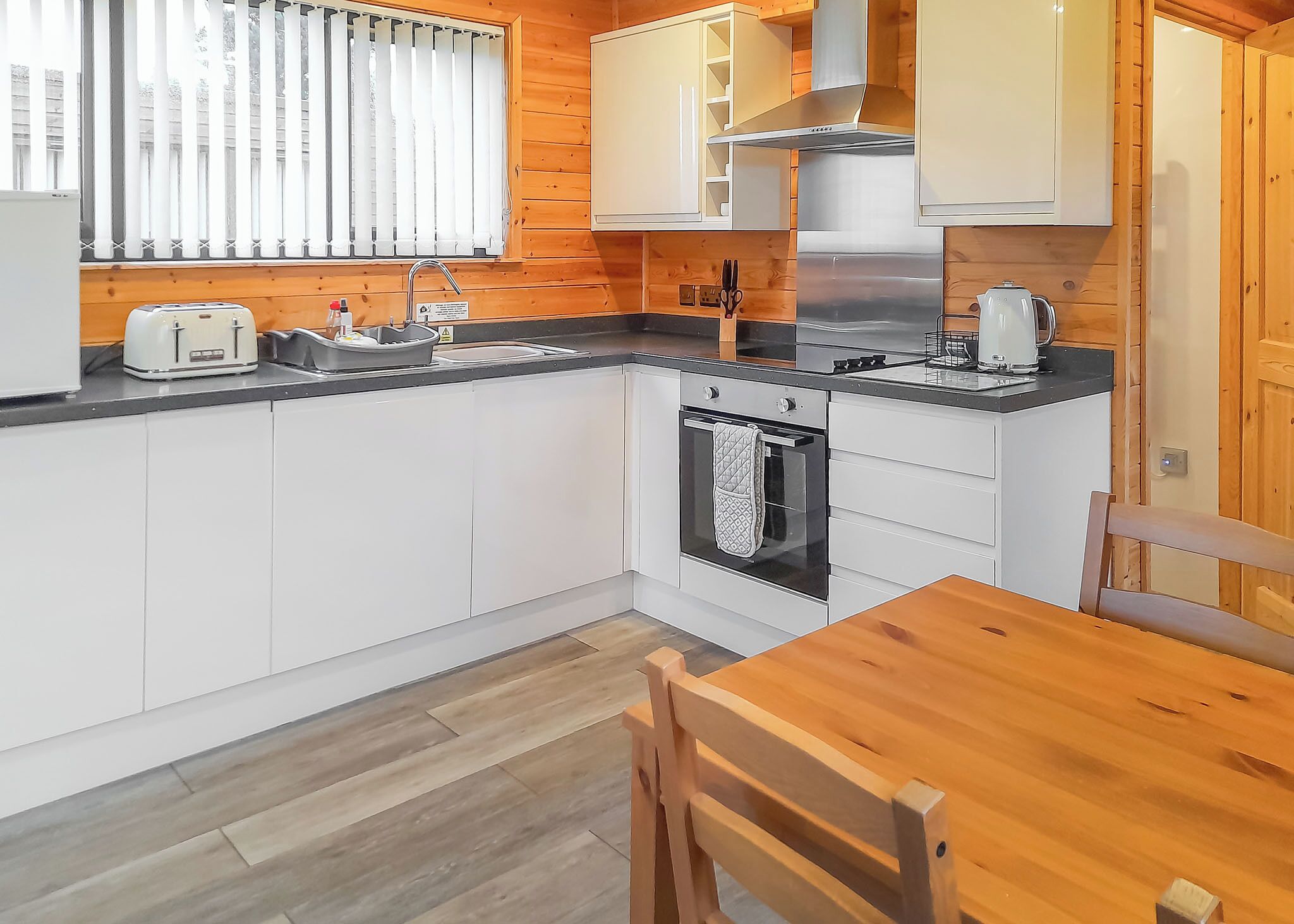 Fridge, oven, stovetop, toaster