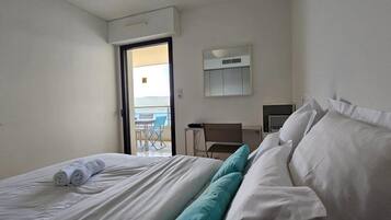 1 makuuhuone, työpöytä, ilmainen Wi-Fi, vuodevaatteet