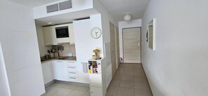 Kylskåp, mikrovågsugn, ugn och spishäll