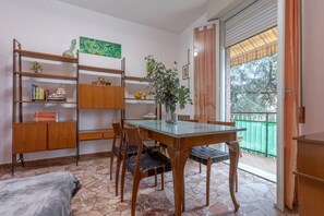 Dining - GuestHost - Bright and comfortable apartment, ideal for six people, located on the second floor of a modern building WITHOUT lift (stairs to access it). The apartment is equipped with two bedrooms, a living area with kitchenette, a bathroom and a private (Ferrara)