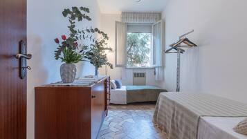 Iron/ironing board, WiFi, bed sheets