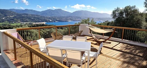 Super idyllic & antique villa with breathtaking sea view
