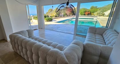 Luxury villa Les Amandiers, sea view & swimming pool