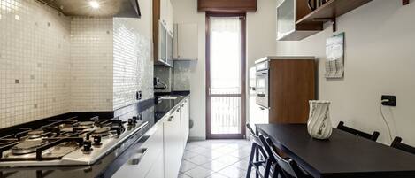 Four, lave-vaisselle