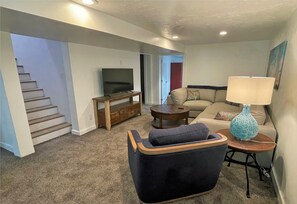Smart-TV, Kamin, Arbeitsbereiche