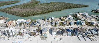 New! Walk to the Beach | 2-Bedroom Tropical Oasis | Sleeps 6