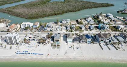 New! Walk to the Beach | 2-Bedroom Tropical Oasis | Sleeps 6