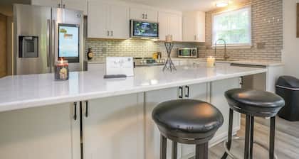 Close to Downtown/UMASS Walk-Out Basement Condo with game room & big backyard!