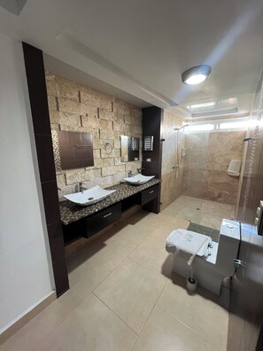 Shower, towels, soap, toilet paper - Bavaro, Punta Cana. A space made for you (Punta Cana)