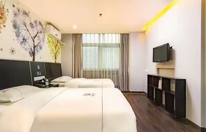 Basic Room | 1 bedroom, free minibar, free WiFi, bed sheets