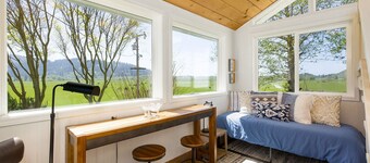 🌲3-Bedroom Coastal Farmhouse, BBQ, Games, Bikes - modern touch meets farmhouse decor 🏡🐄