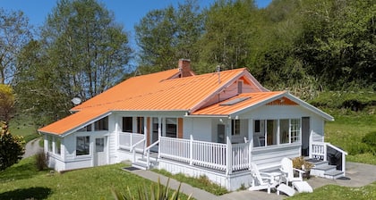 🌲3-Bedroom Coastal Farmhouse, BBQ, Games, Bikes - modern touch meets farmhouse decor 🏡🐄