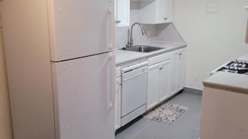 ثلاجة، ميكروويف، فرن، موقد طهي مسطح