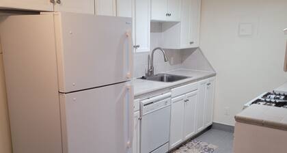 Charming 2-bedroom apartment with WiFi, AC in quaint Orem
