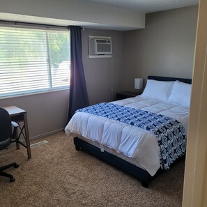 2 bedrooms, iron/ironing board, WiFi, bed sheets - Charming 2-bedroom apartment with WiFi, AC in quaint Orem (Orem)