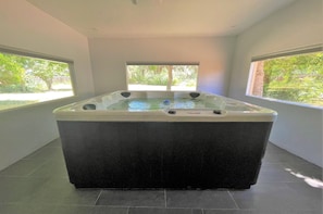 Bain à remous intérieur