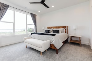4 habitaciones, tabla de planchar con plancha y cuna de viaje