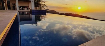Luxury Villa w/ Ocean, Mountain Views, King Suites & Hot Tub - Sleeps 10