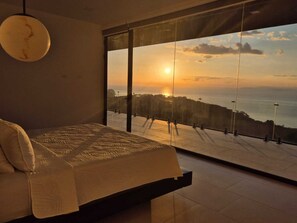 4 chambres, coffres-forts dans les chambres, fer et planche à repasser