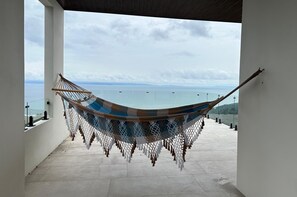 Terrace/patio - Luxury Villa w/ Ocean, Mountain Views, King Suites & Hot Tub - Sleeps 10 (Tarcoles)