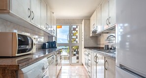 Frigorifero, microonde, forno, lavastoviglie
