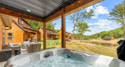 Tall Timbers 2BR Cabin with Private Hot Tub and Complimentary Daily Attraction Tickets