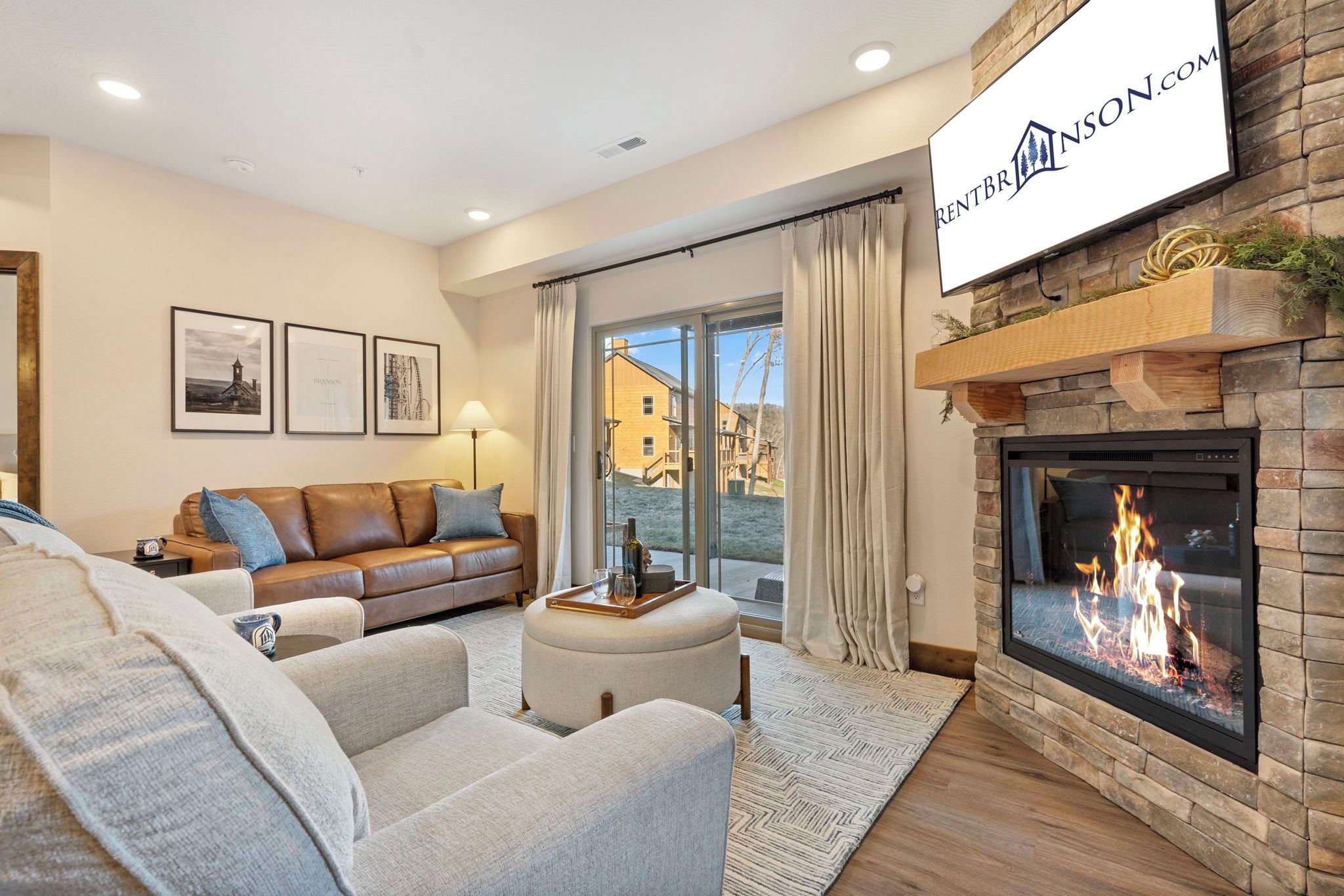 Smart TV, fireplace