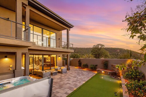 Zendona | Luxury Estate | Hot Tub, Putting Green and Fire Pits | Stunning Views | Near Trails