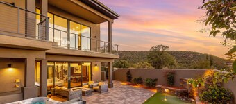 Zendona | Luxury Estate | Hot Tub, Putting Green and Fire Pits | Stunning Views | Near Trails