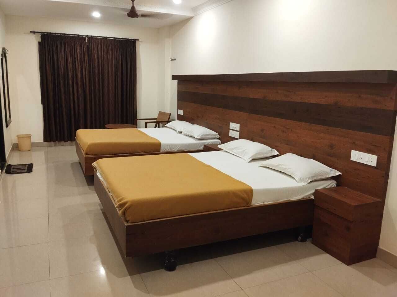 Deluxe Quadruple Room | Free WiFi, bed sheets